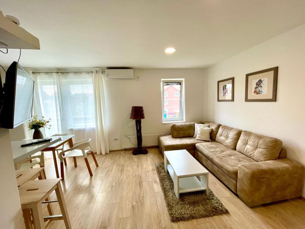 Cozy Apartments In Belgrade, Cukarica, Zeleznik, Free Parking And Wifi エクステリア 写真