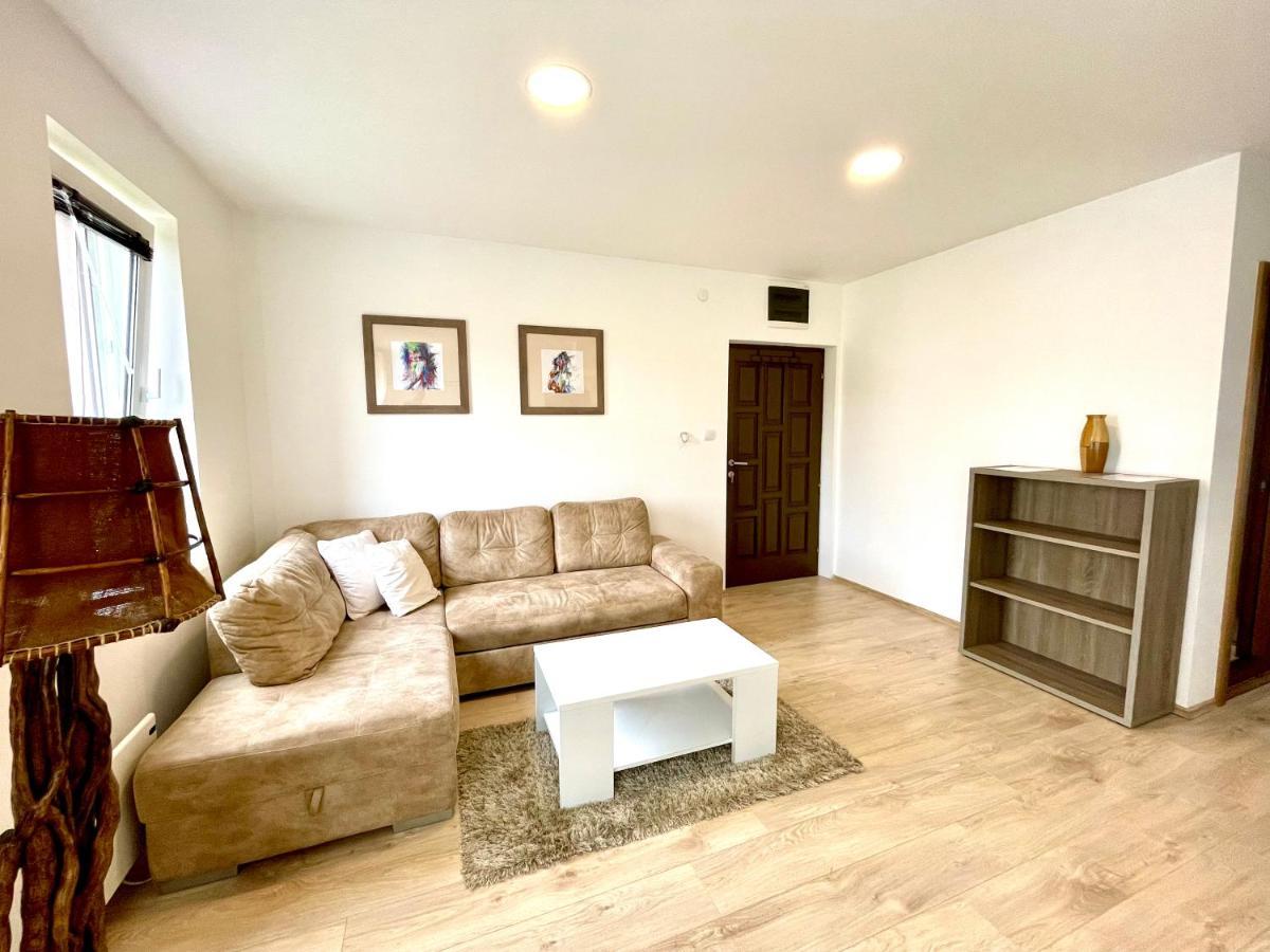 Cozy Apartments In Belgrade, Cukarica, Zeleznik, Free Parking And Wifi エクステリア 写真