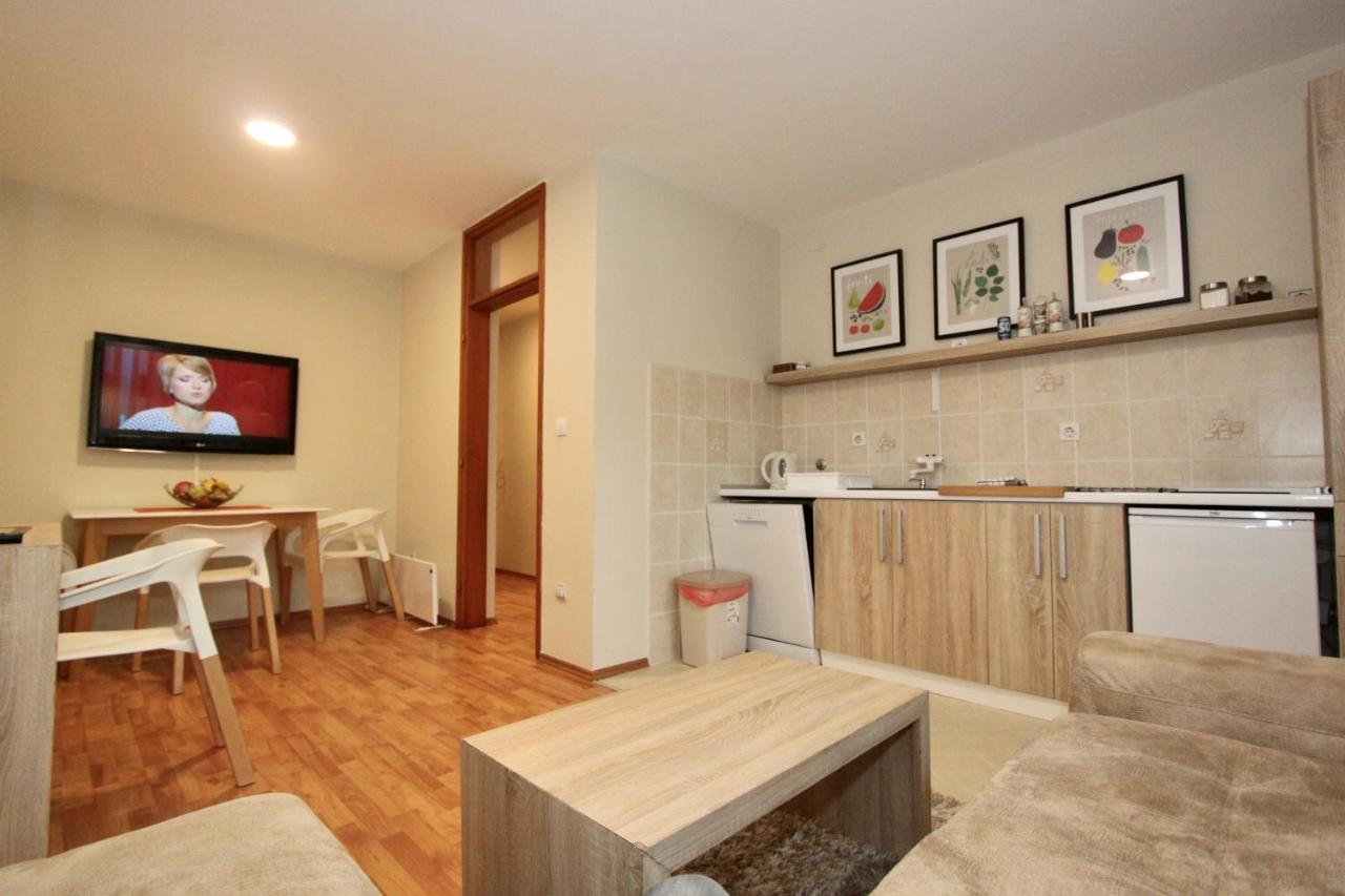 Cozy Apartments In Belgrade, Cukarica, Zeleznik, Free Parking And Wifi エクステリア 写真