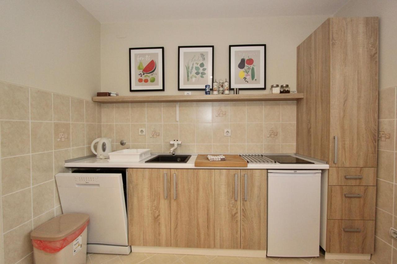 Cozy Apartments In Belgrade, Cukarica, Zeleznik, Free Parking And Wifi エクステリア 写真
