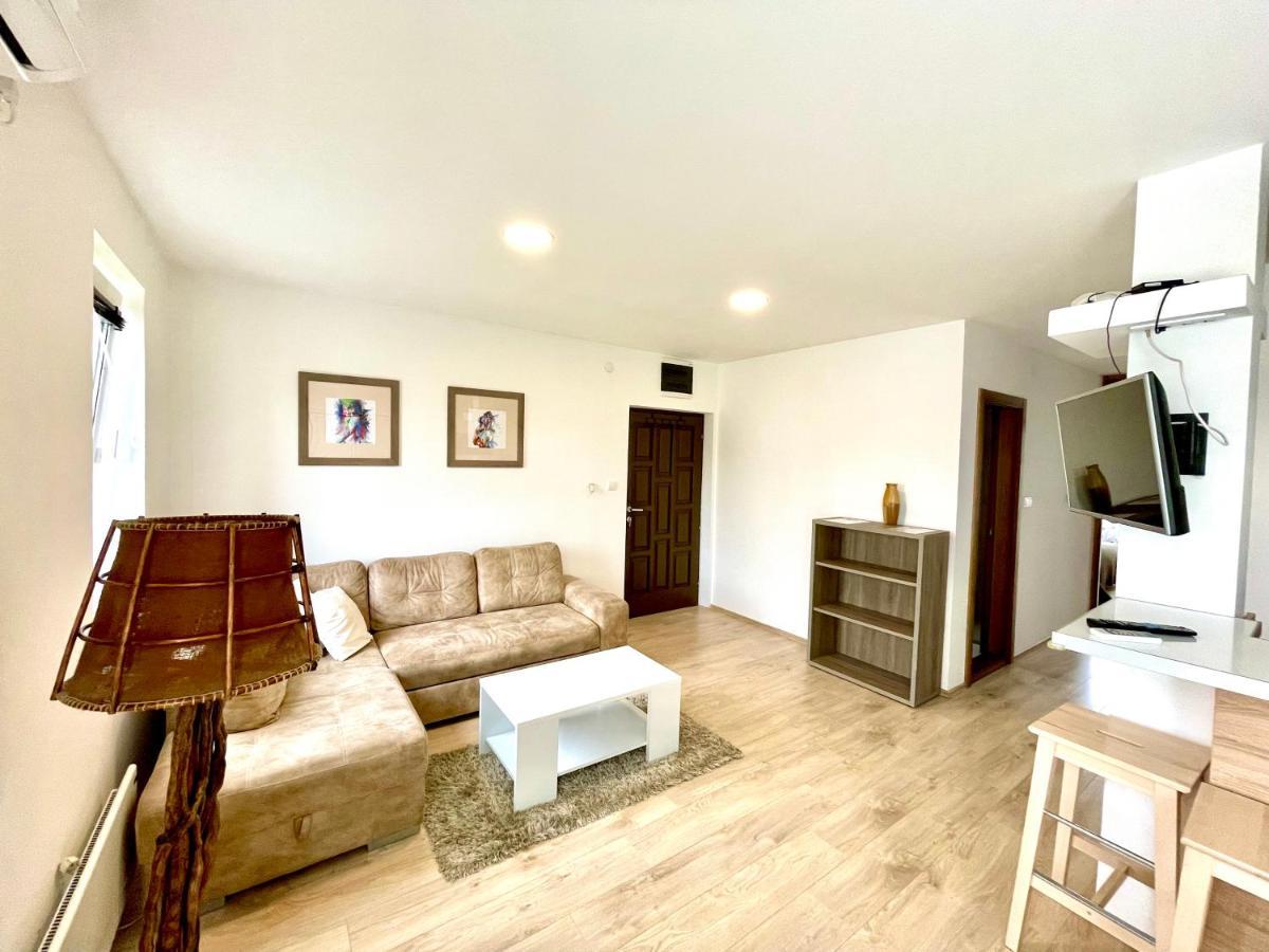 Cozy Apartments In Belgrade, Cukarica, Zeleznik, Free Parking And Wifi エクステリア 写真
